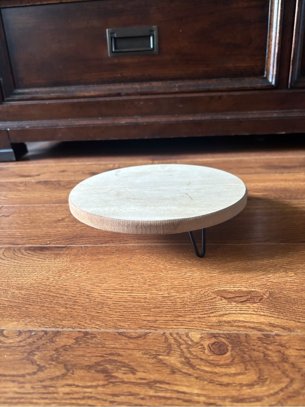 Round wood stand